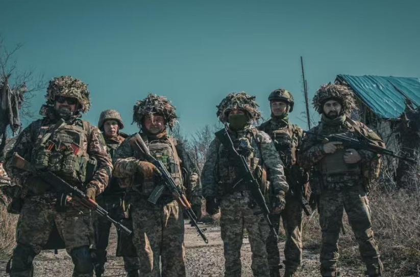 苦守8个月，2个旅的兵力死扛，结果一条不到50米宽的河，变成了压垮骆驼的最后一根