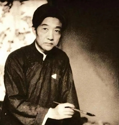 1937年，徐悲鸿在香港时，遇到一个德国人售卖四箱古画，当徐悲鸿看到第三箱时，突