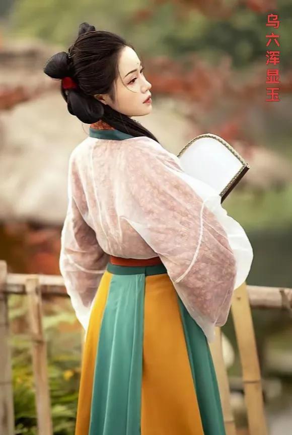 乌六浑显玉（521年~562年10月8日），本姓崔，为清河崔氏之女，后来被赐予鲜