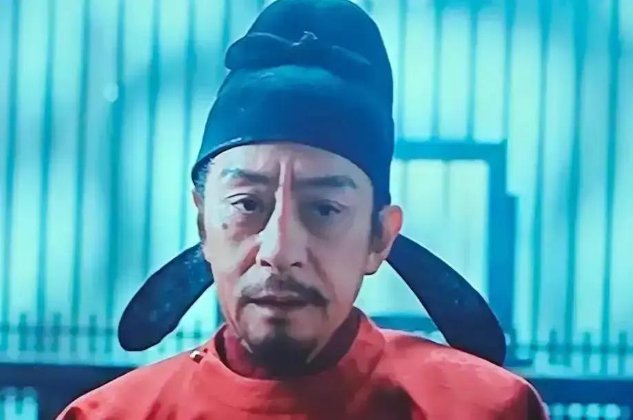 刷到一堆人讨论《太平年》剧照，说郭威脖子有龙纹身，导演还给了特写。我愣了半天