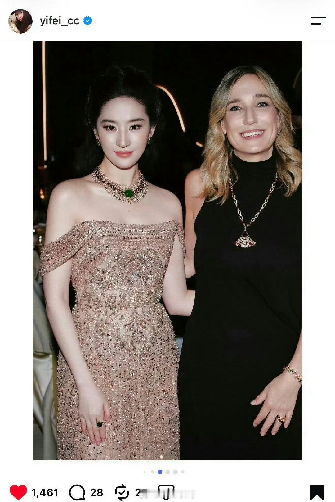 刘亦菲发合影裁剪掉别人这事，原来《三十而已》里早有记载​