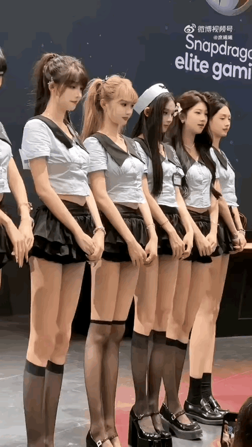 这是一排又会唱歌又会跳舞的韩国女孩！