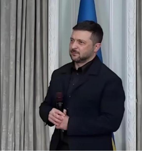 俄罗斯的家底大家都清楚，就是靠石油天然气吃饭，以前欧洲是最大的买家，相当于家里的