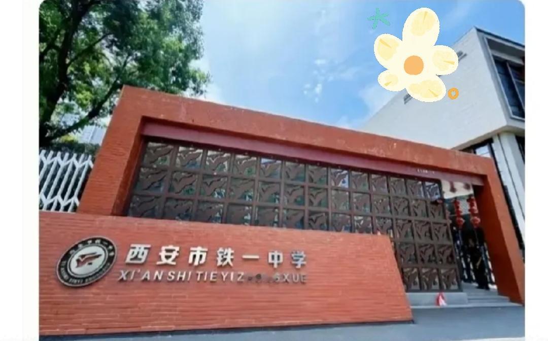 西安那个投诉老师的家长，这下算是彻底傻眼了。当时老师道歉态度很好，但后来上