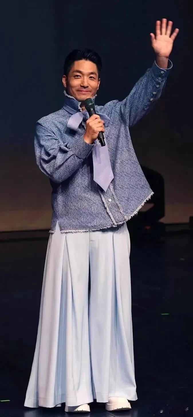 蒋万安替蔡康永说话，小心民进党的陷阱10月5日，台北市长蒋万安回应蔡康永现身