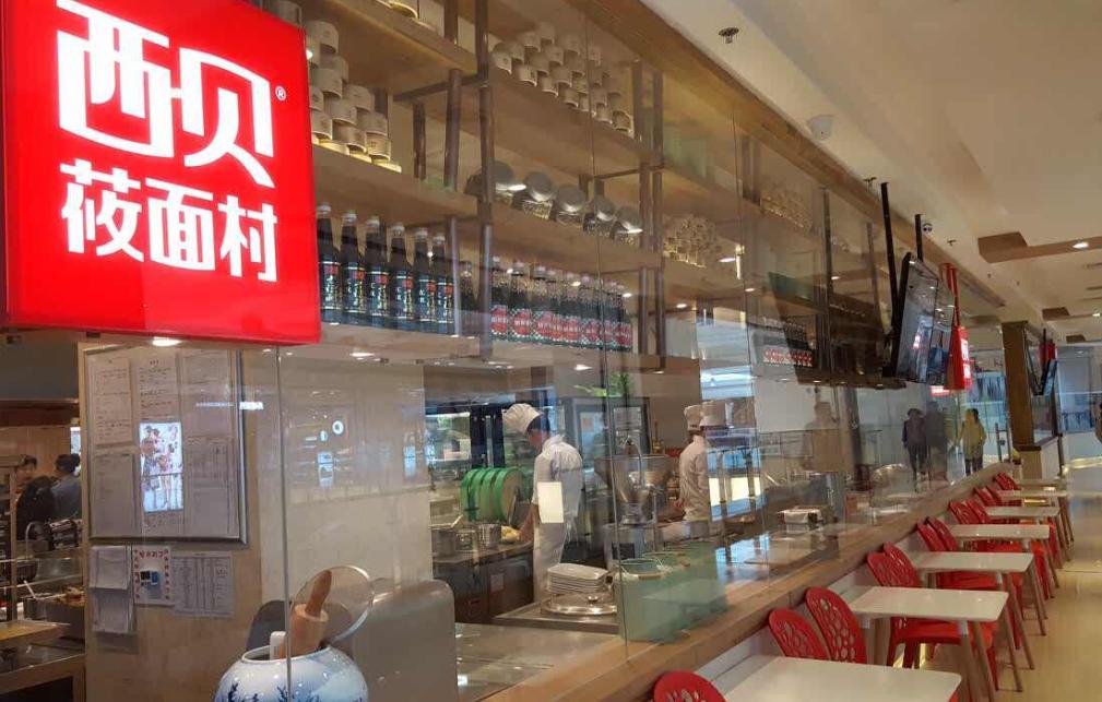 贾国龙是一个踏踏实实做了38年实业，带领一万七千人为顾客做服务的人，其实老老