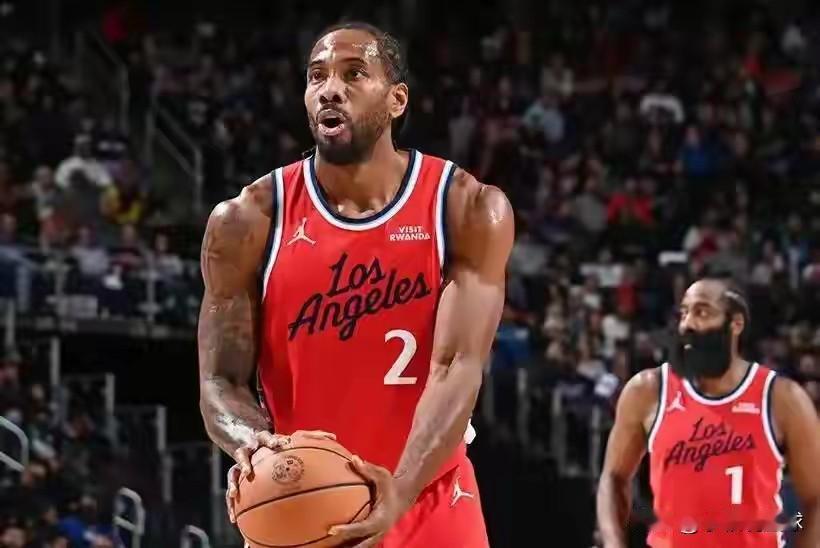 大将复出！2月1日，快船战太阳赛前有2个消息值得一提:一，明日快船将奔赴客