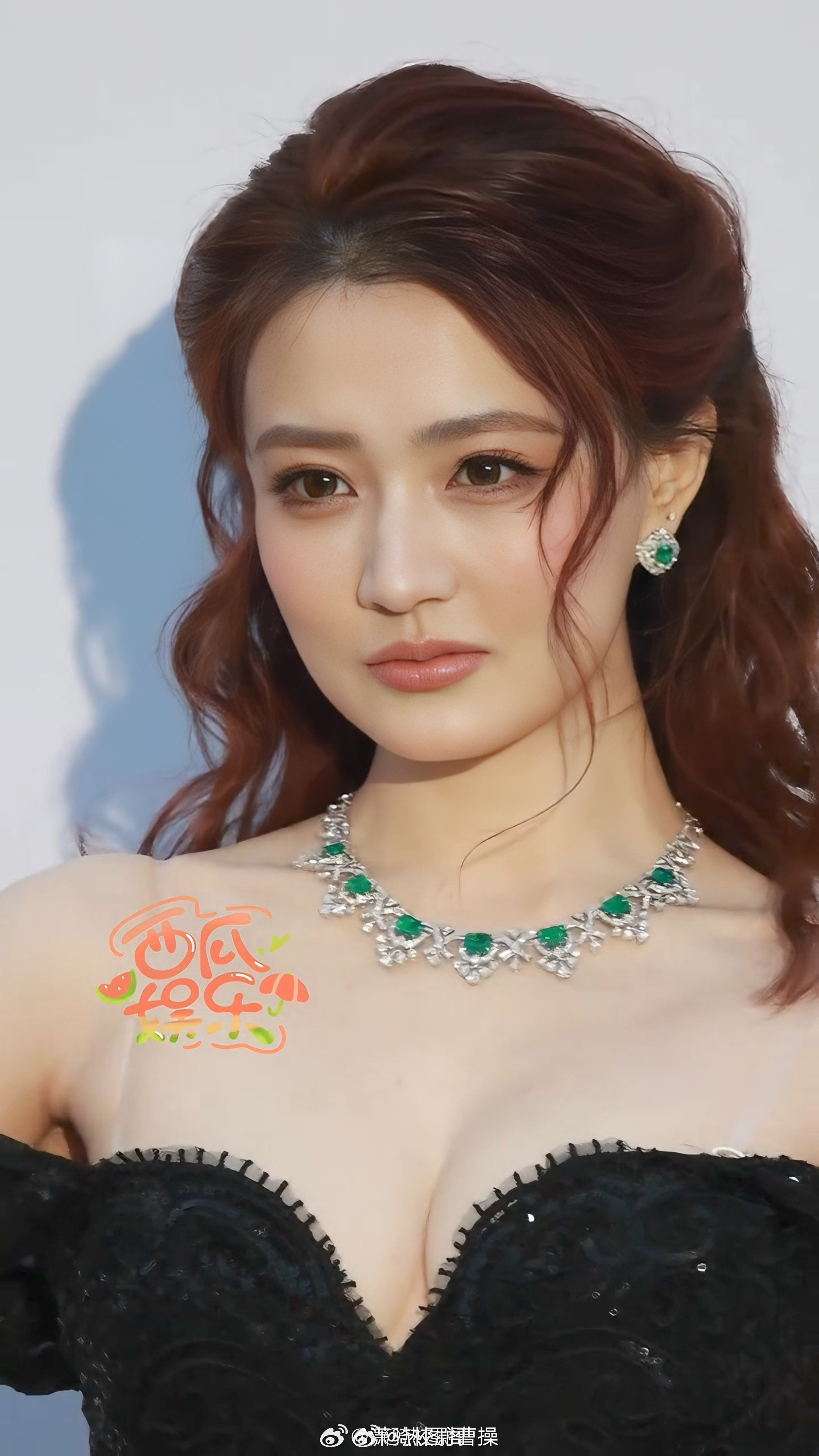 徐璐最新物料：濮院高定时尚周直拍📷热图阁公众号