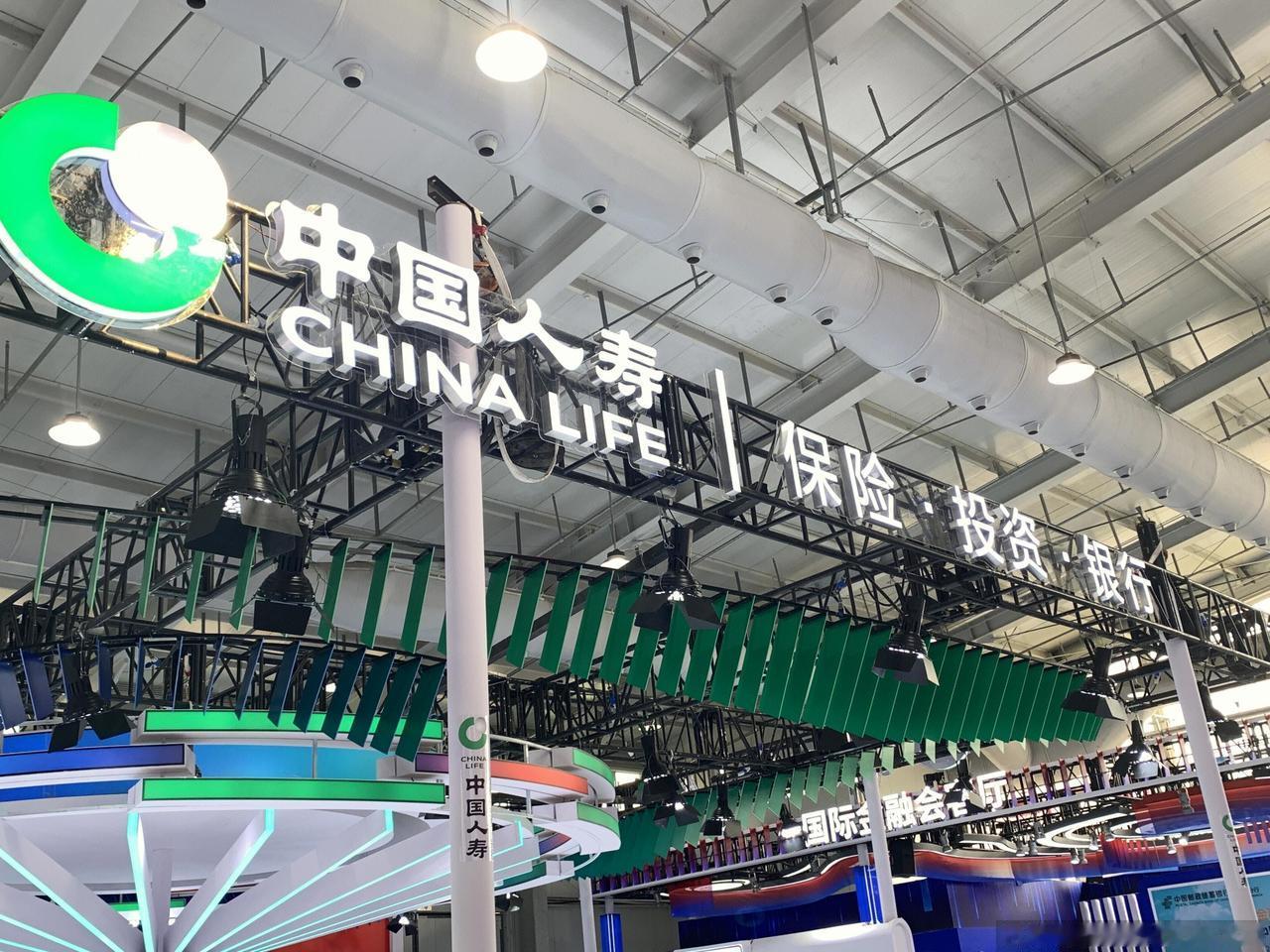 机构和国家队都在抢小登科技股。今天，保险、银行板块重挫。保险板块大跌6.19