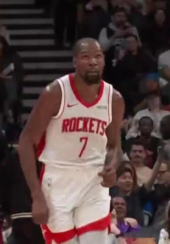 又是一场虐菜的比赛呀！！！火箭轻轻松松26分大胜国王，三巨头得分都上20+！！