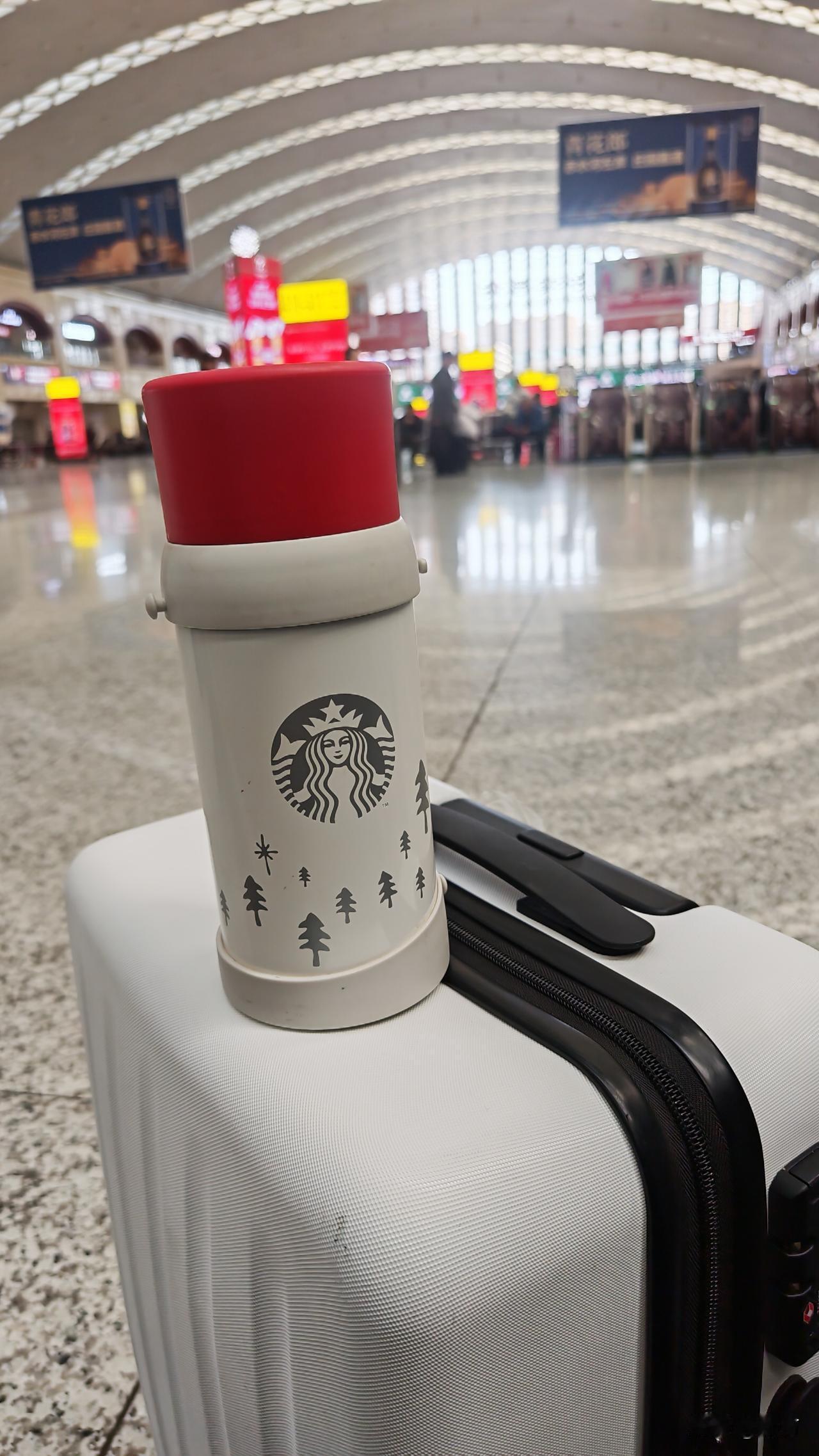 我是长了一张让人放心的脸吗，从哈尔滨站到哈西站，有三个人让我帮忙看包。最后一个