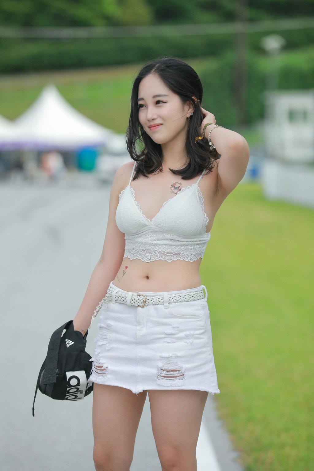 夏日清新穿搭，吸人眼球，轻松自在！🌞👗👗