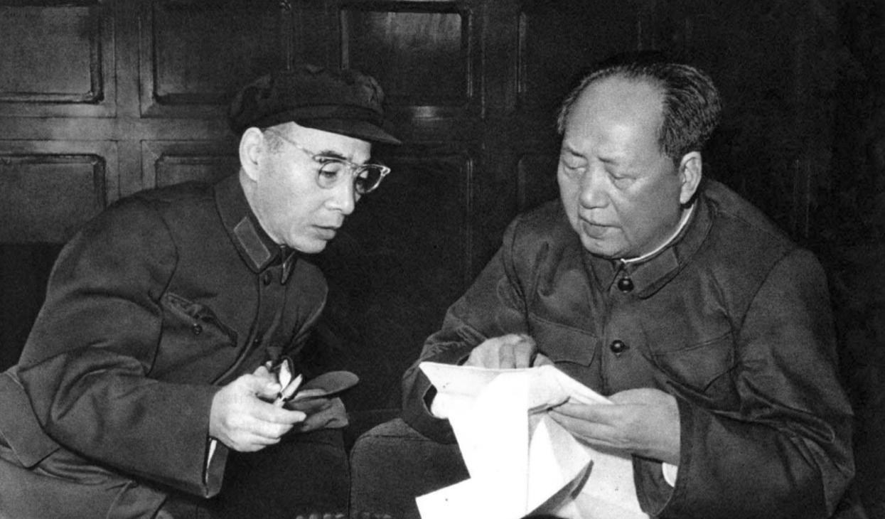 1967年7月5日毛主席亲自批示：群众塑造毛主席巨像，无益有害。当天，老人家阅