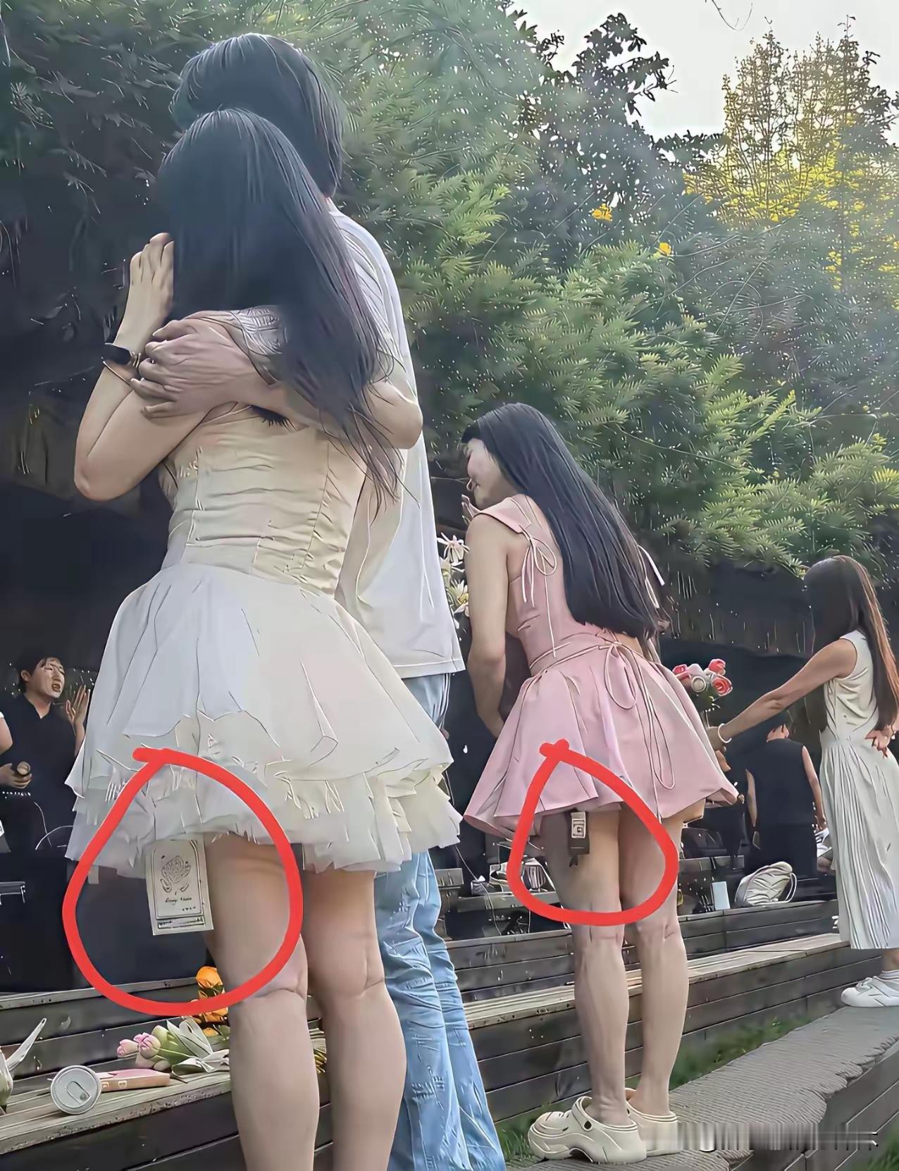 再大的吊牌也挡不住白嫖，但我有一个疑问，她们穿的衣服不洗吗？收到货直接就这么穿了