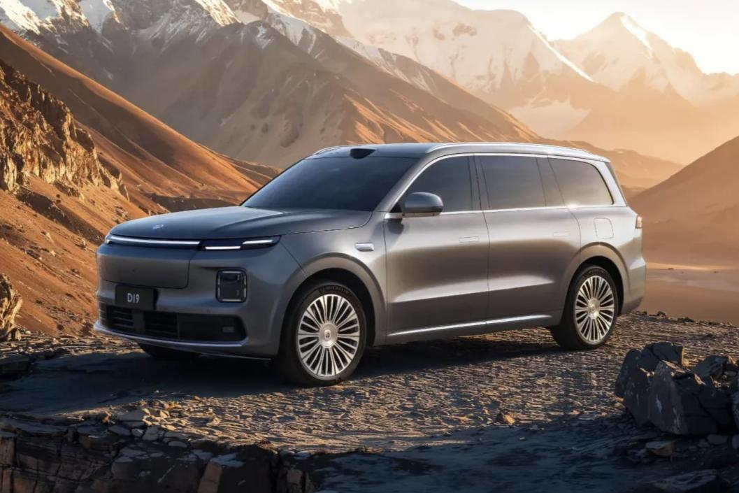 颜值、配置、价格，零跑D19，具备爆款3要素，血洗大型SUV市场了。新能源车