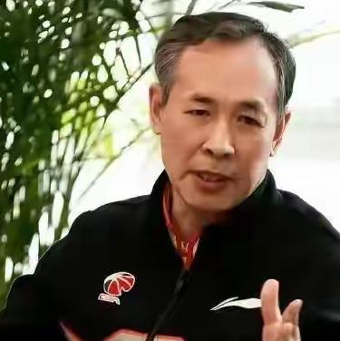 无声的宣战，巧妙的施压。昨晚北京队和深圳队的热身赛大有玄机，两支不在同一半区却