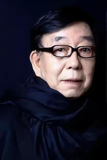 聂枫1983年，一位民工胡乱敲击饭盒的节奏被一个人无意间听到，谁曾想，就是这个