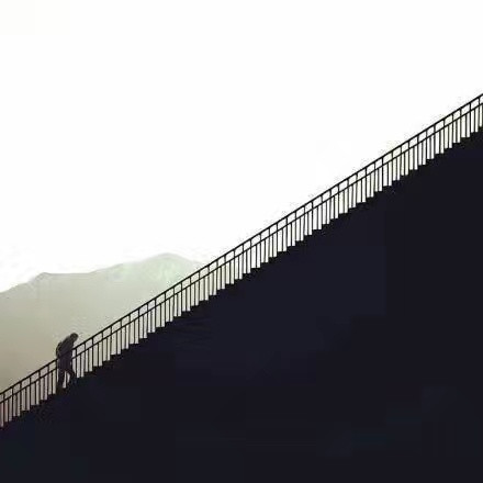 年龄越大，越学会了顺其自然，不想再挽留什么，相信该在的不会走。得之坦然，失之淡然