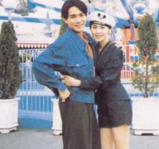 1990年深夜，曾志伟打电话给刘嘉玲：玲玲，三缺一，过来不？刘嘉玲欣然赴约。没想