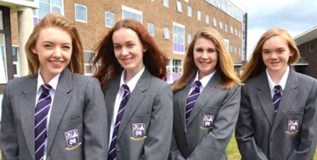 一位英国华人表示，在英国，一个挖掘机司机每个月的工资是1500英镑，而在这里一升