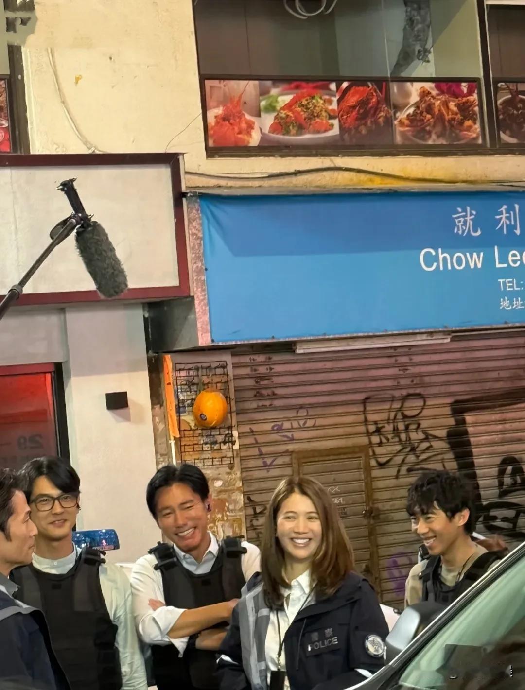 看到袁咏仪55岁的生图素颜状态，你就会发现，“港姐”的含金量好高啊！她现身香港