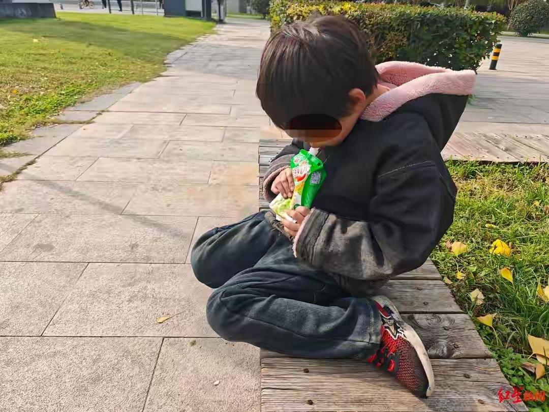 【西安8岁女孩已安置福利院！换新衣、做体检、准备入学，妹妹也获妥善安排】近日