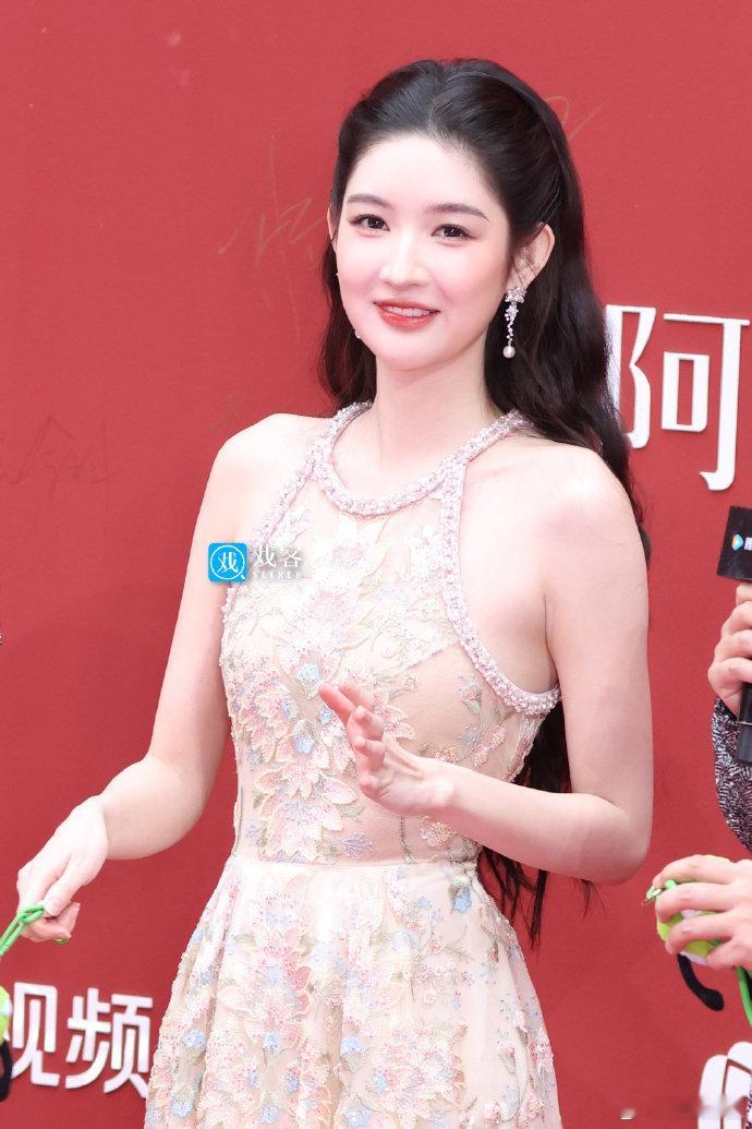 王玉雯稳得不像第一次主持王玉雯今日生图美哒哒