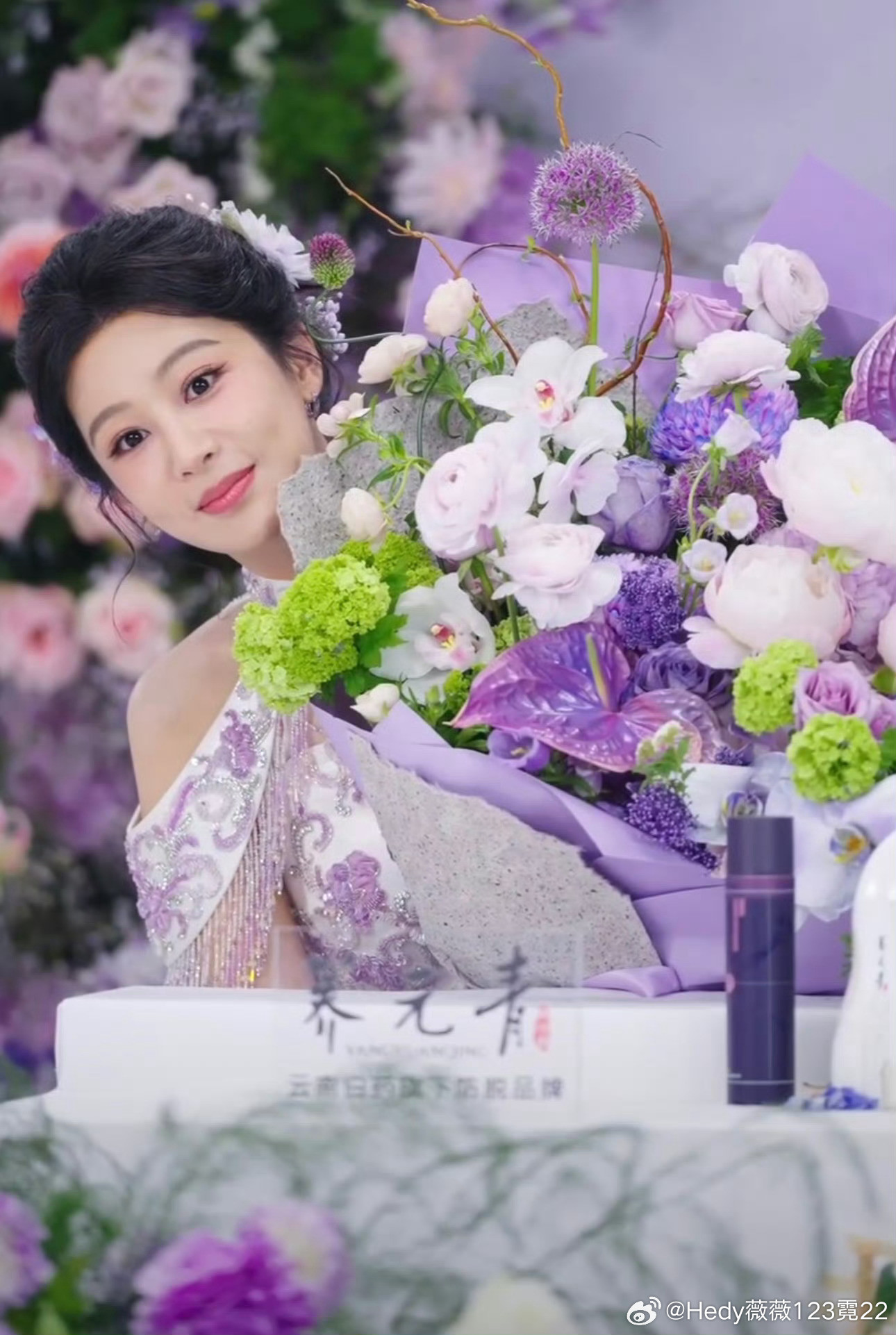 好美啊！怎么看都看不够的样子！怎么办呢！有成熟也有可爱的一面！