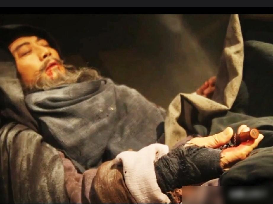 言凤山是握着他给白菀刻的那个护身符死的，最后一句话是“白头儿，我不欠刘府，不欠长