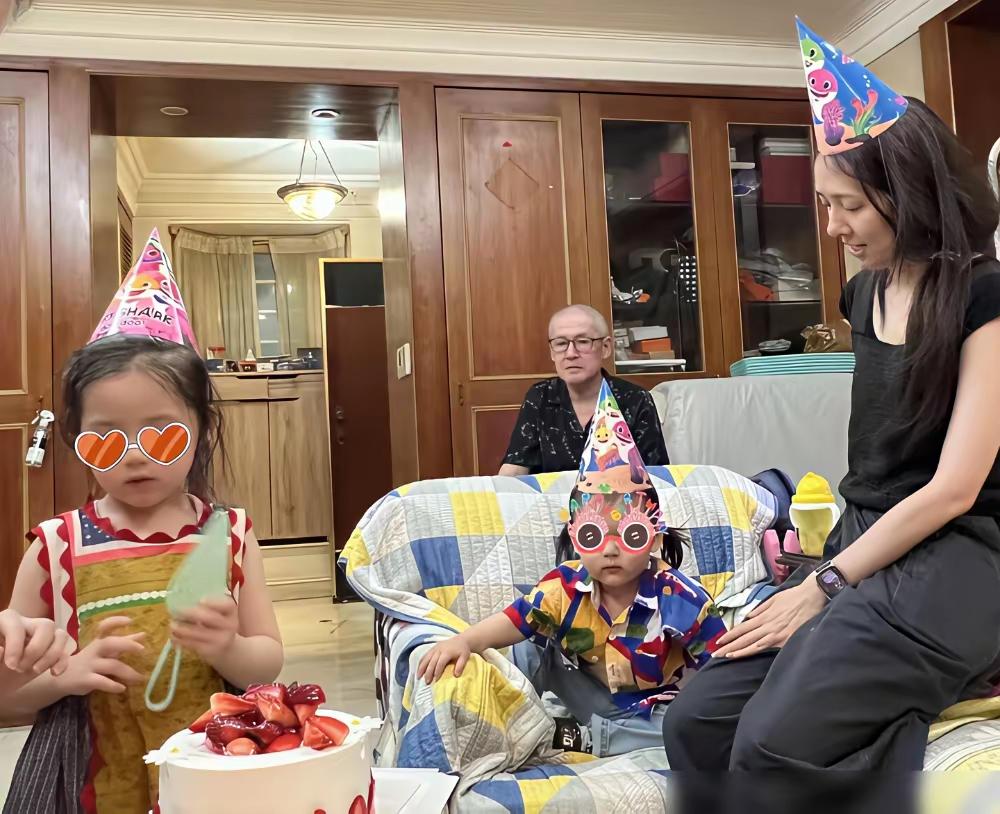向佐这女婿，郭碧婷老爸一句“会被我揍”，听着像吐槽，实则满是认可。这次郭碧