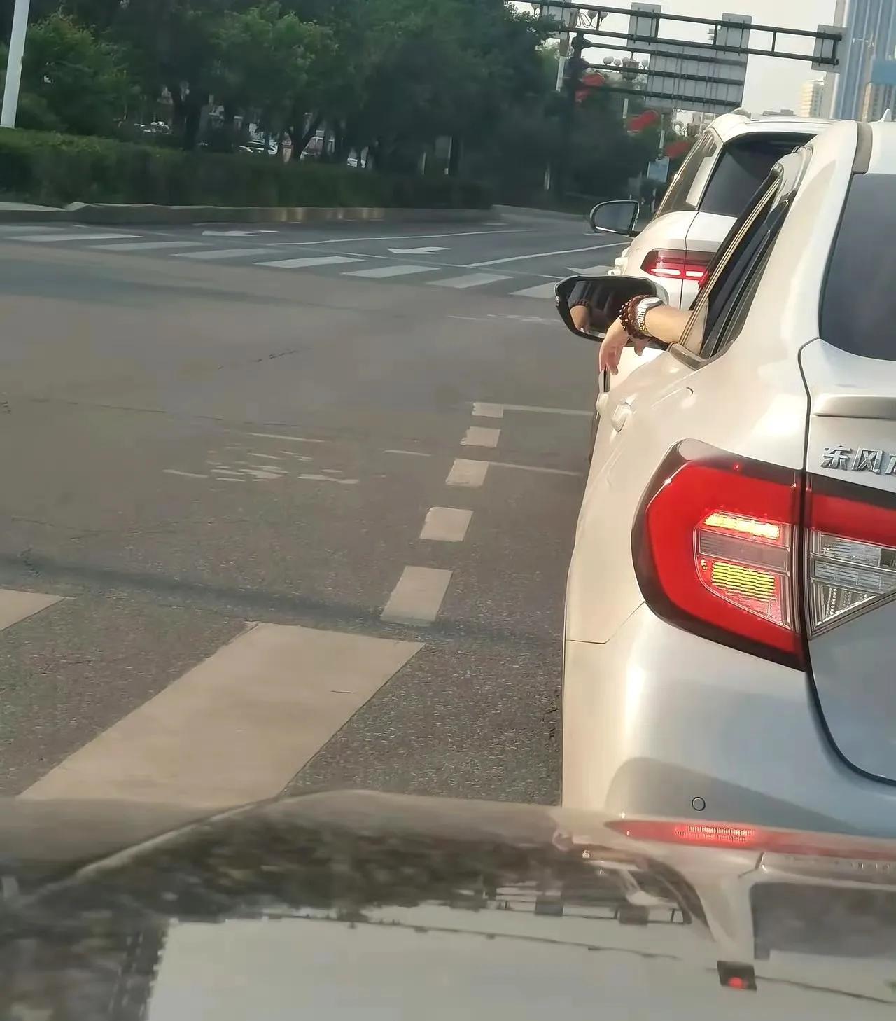 这种情况在你们那叫什么？在山东，我喊他“二”！[鼓掌]
