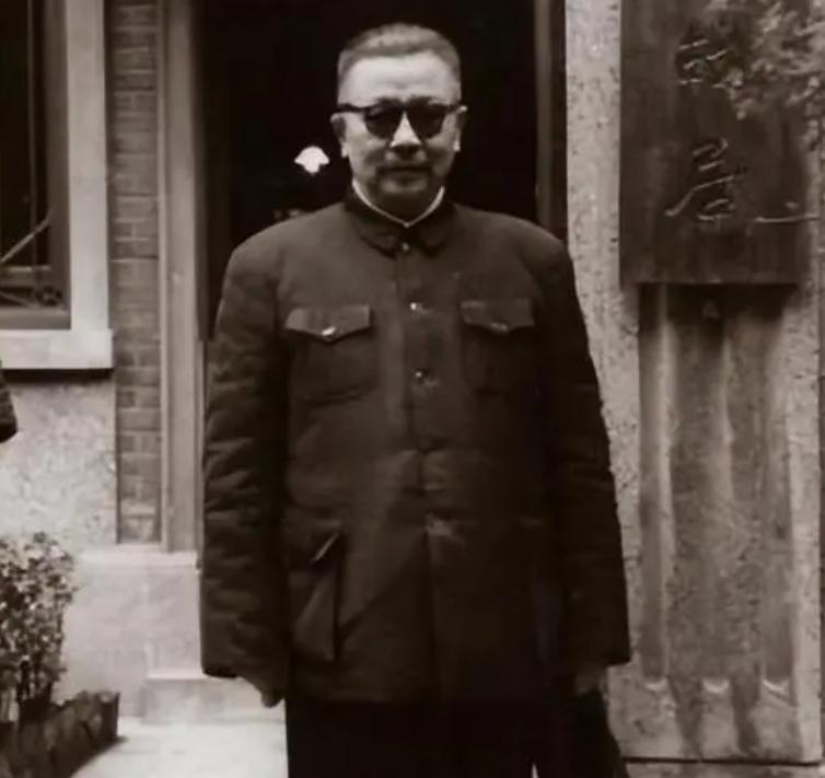 1982年陈云预言成真，上海市委专程赴长沙取回两人骨灰，背后情节令人深思！19