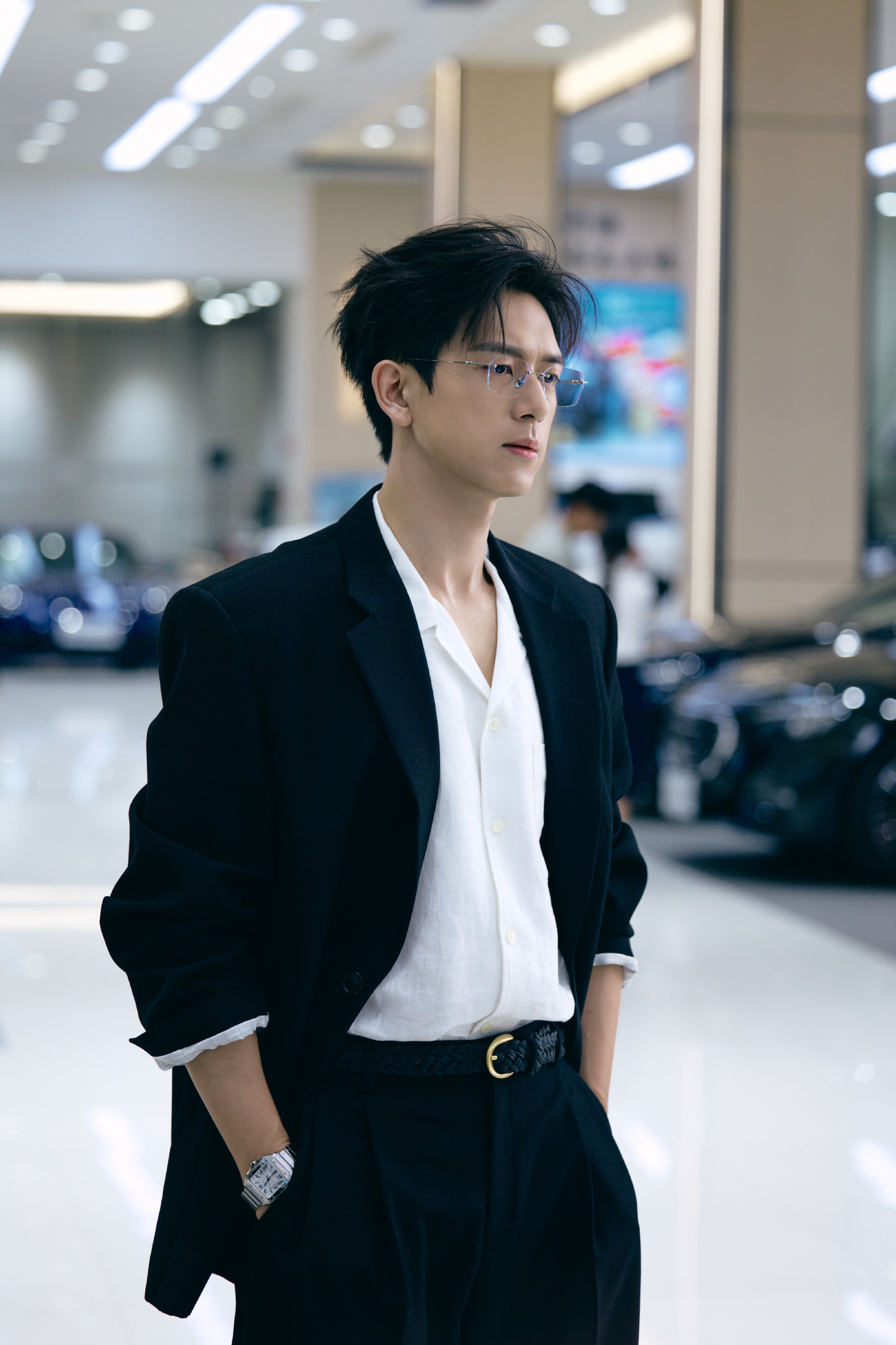 1.李昀锐唱歌挺好听的，影视资源好起来之后音乐赛道也得到资源加持了，这边生日还找华纳操刀制作了ep。