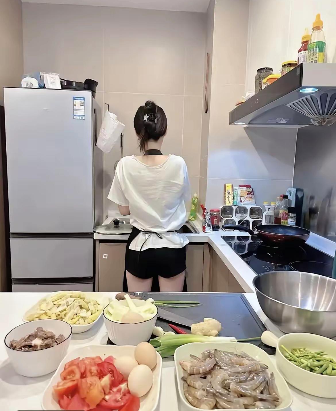 千万不要同居，我跟前男友同居了三年，散了之后我什么都不是了。​不是他不好，