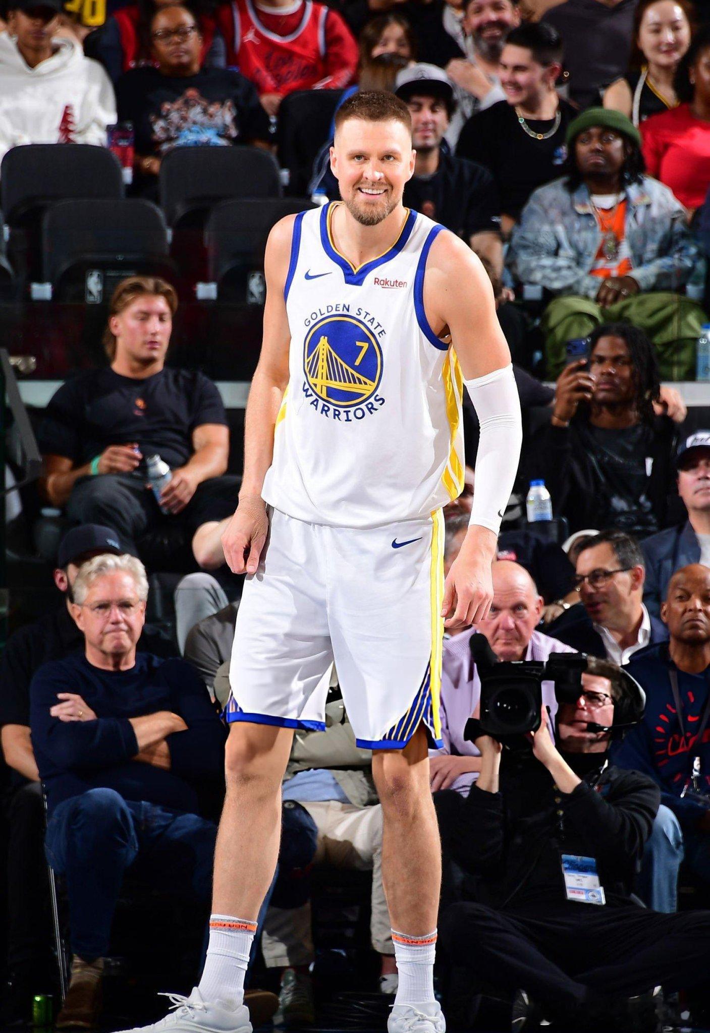 中途加盟勇士！你如何评价波尔津吉斯本赛季的表现？出战32场/场均24.0分钟/1