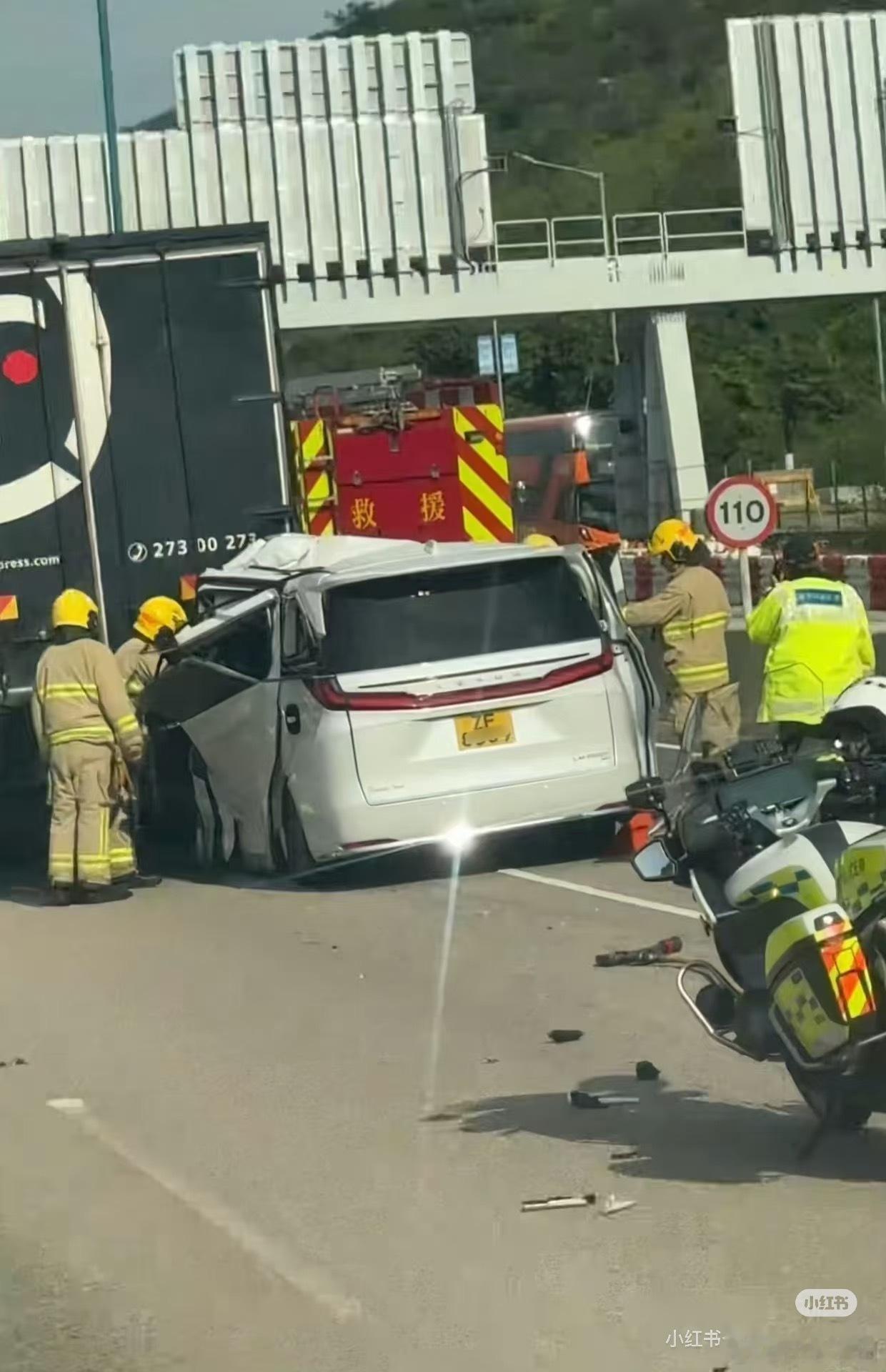 全新雷克萨斯LM在香港的一起事故前面的座舱受损严重好多评论说日本车的事其实MPV