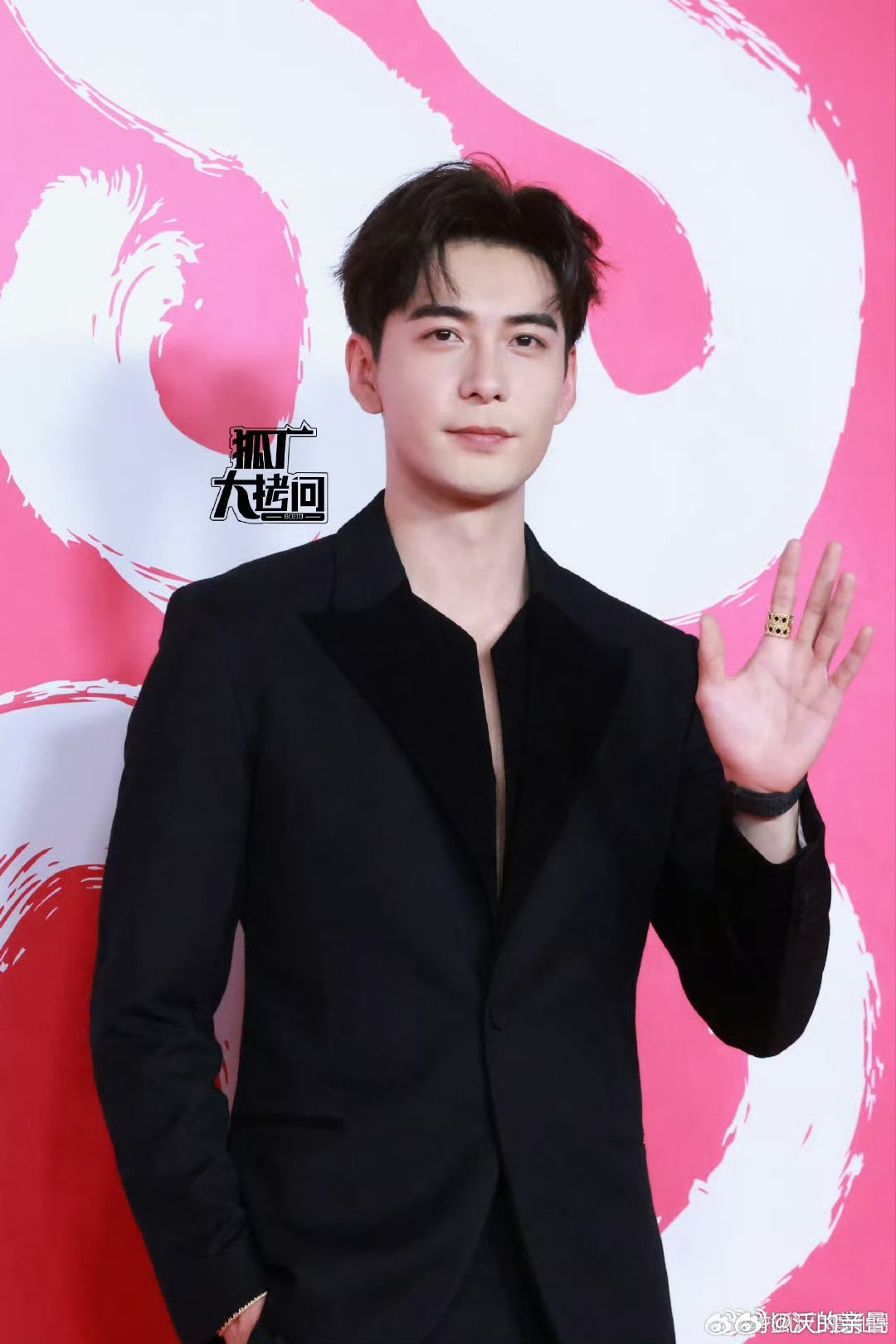 粉丝修图就这样修白修无暇再修紧致陈这种就可以吹脸了五官不行的再捏下五官​​​