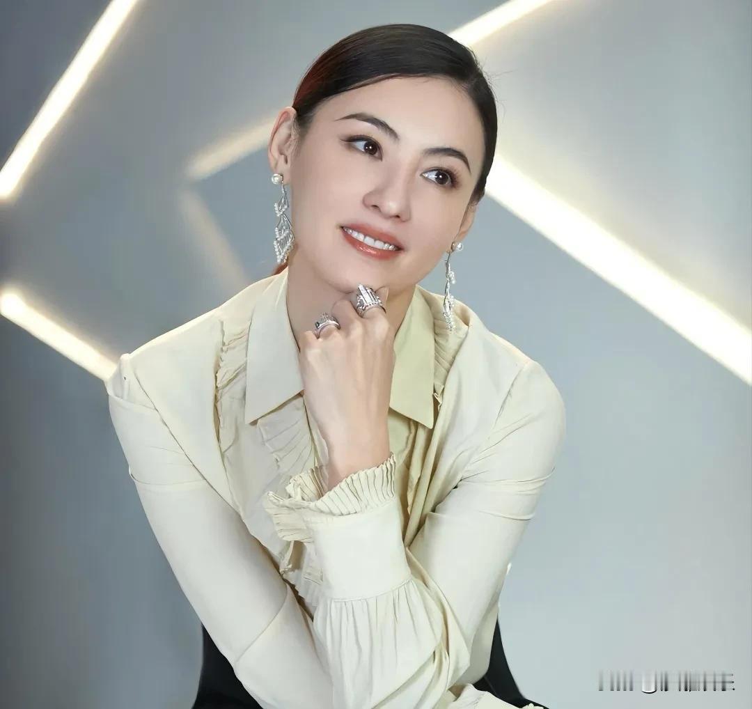 原来张柏芝，在大家眼里是这样的人！5月18日，谢贤前女友Coco更新视频