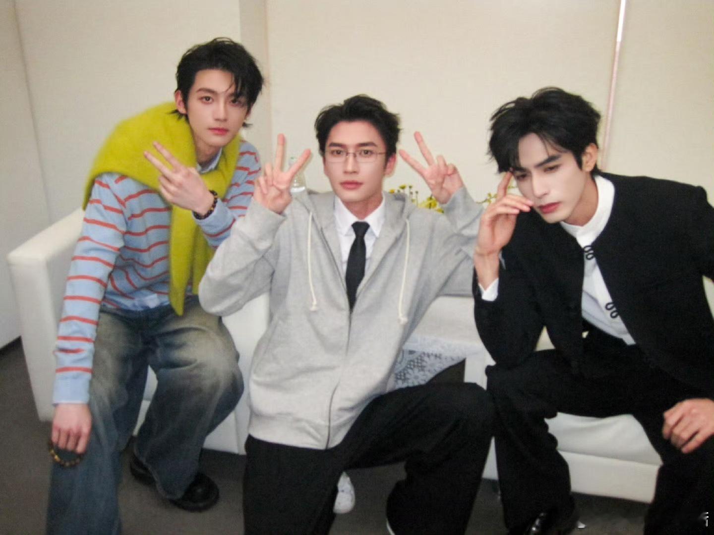 娱乐赖伟明没和赵今麦合照赖伟明骄阳似我plog赖伟明没和赵今麦合照，庄序我心疼你