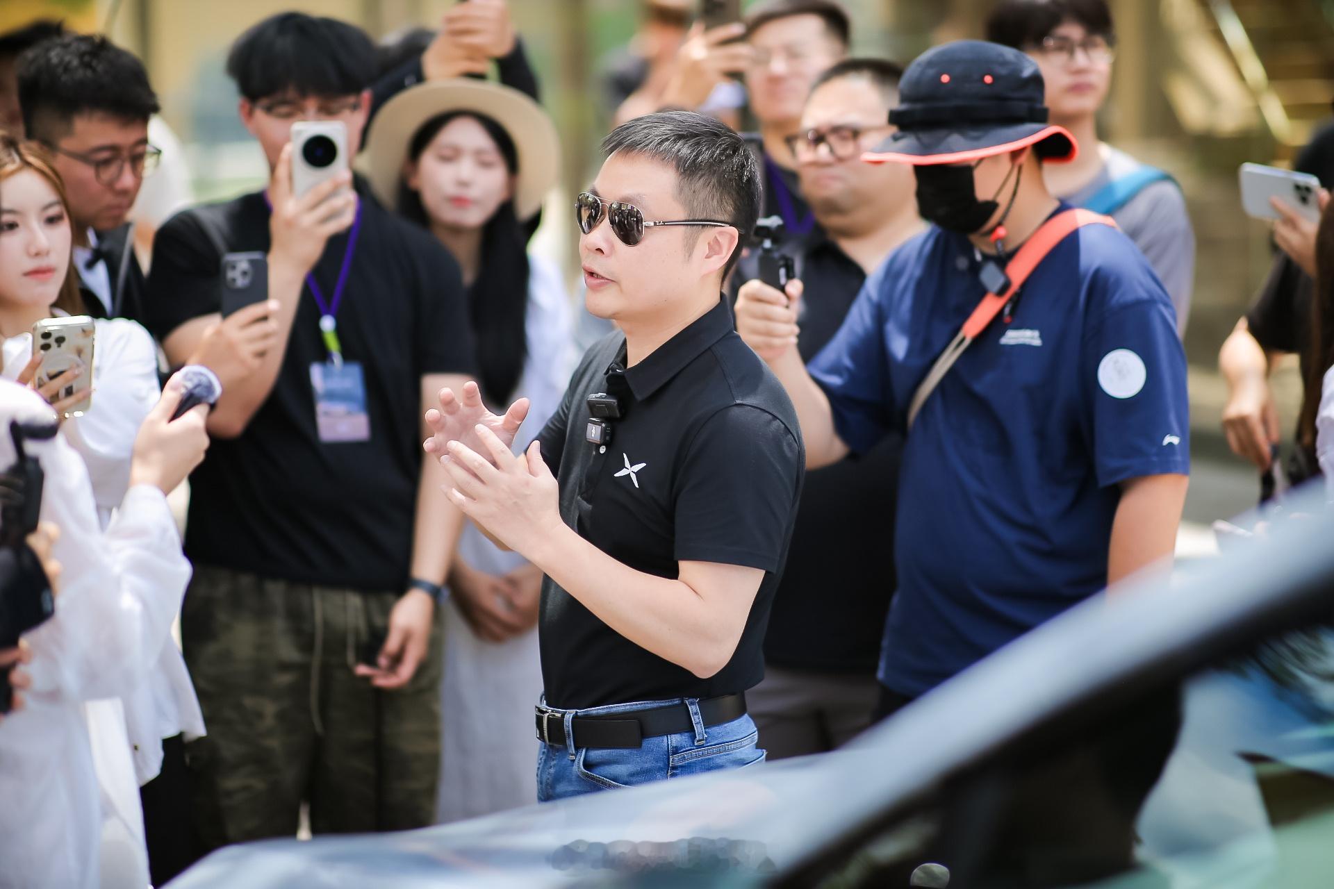 情景剧：两小无猜，双7战ModelY大师兄：雷总，你负责颜值、运动、操控，