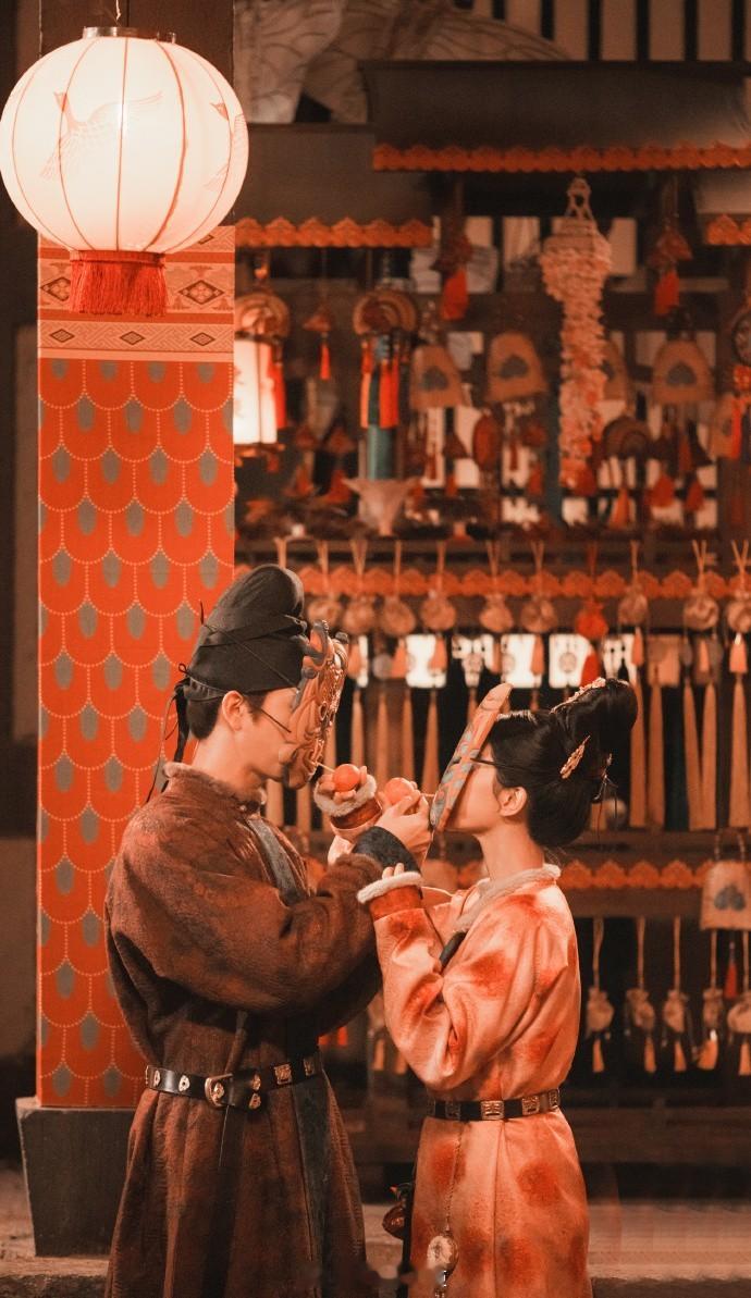 我们是一条绳上的草蜢，你若是走了霉运，我自然也不好过，所以这祈福的灯，当分你一半