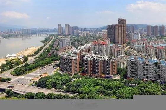 【“五一”期间福州地铁公交免费轻微交通违法不处罚】为鼓励群众优先选择公共交