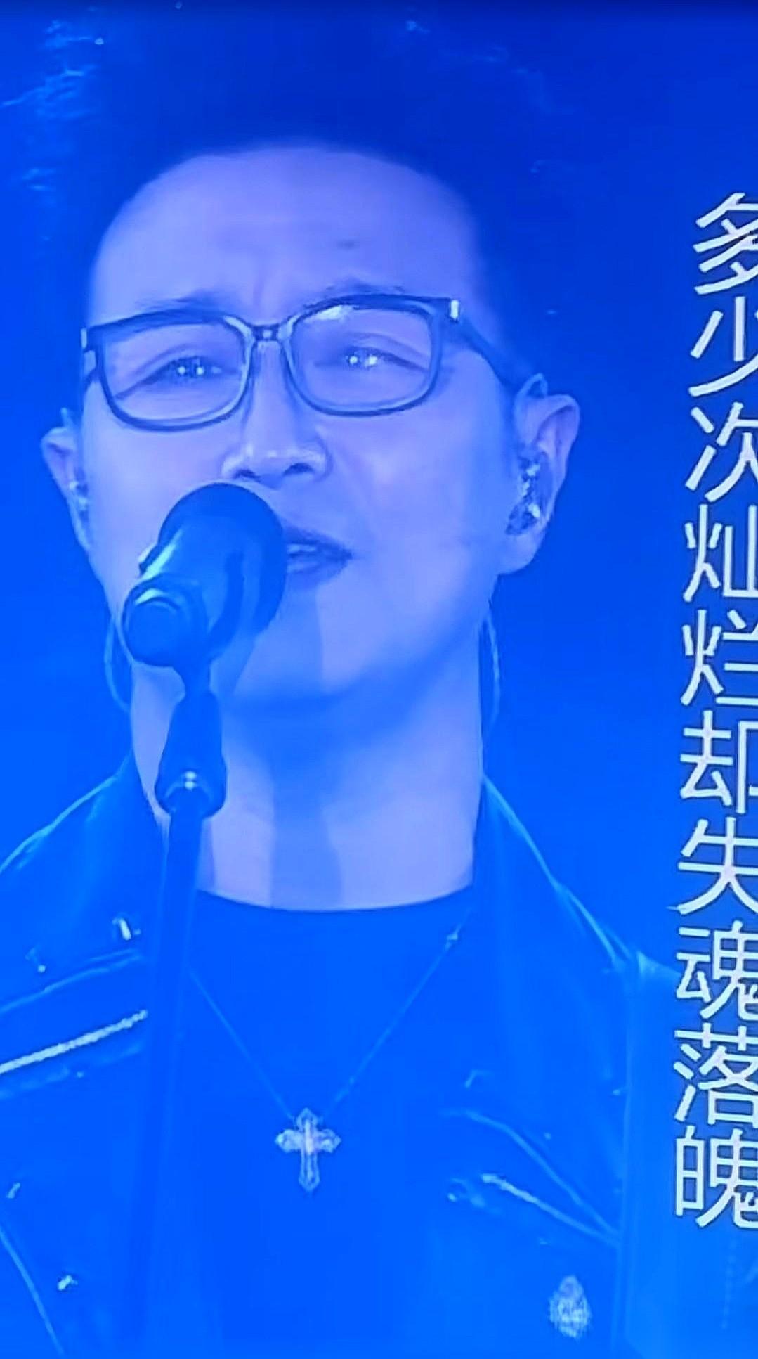 昨晚汪峰天津演唱会，开场前一小时，大麦上还一堆票。结果呢？现场视频刷出来，内