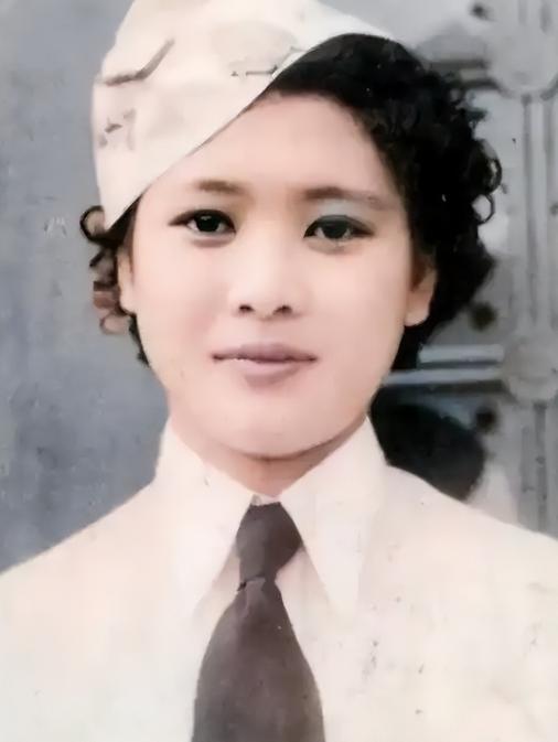 1938年一个深夜，国民党师长范绍增用枪顶着一个女人的头说：“马上离婚嫁给我！”