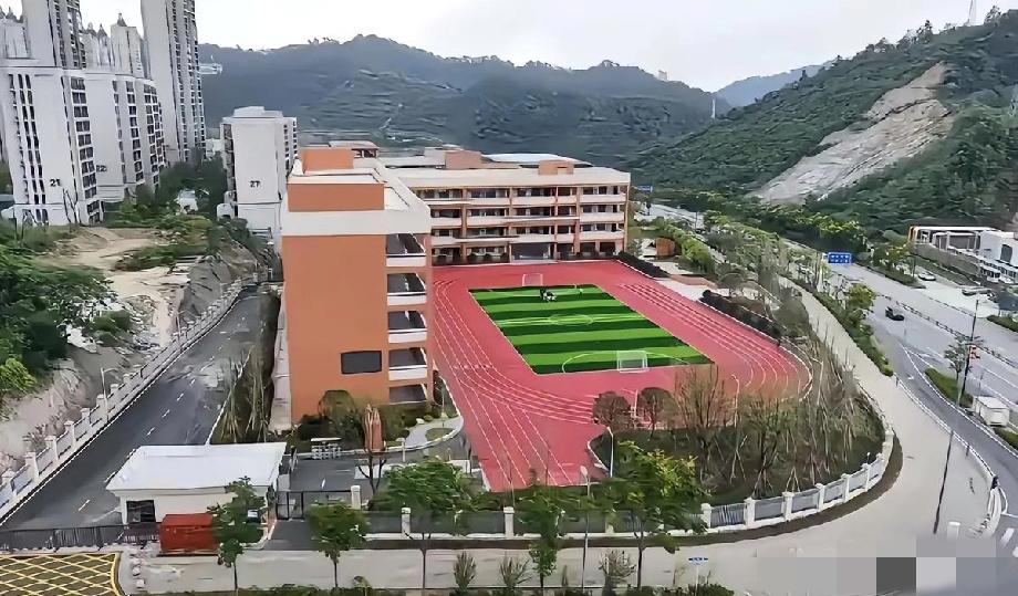看完十堰那所小学的新闻，心里像被刀割，真的给咱们东北的老铁们提个醒。前一阵东北