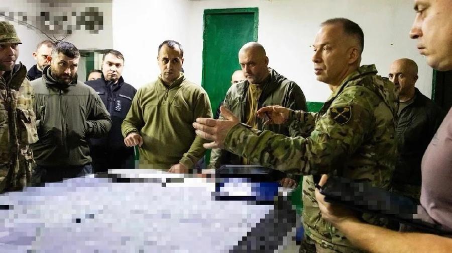 图：乌军总司令希尔斯基和乌情报局长布达诺夫在波克罗夫斯克前线。希尔斯基再辟谣