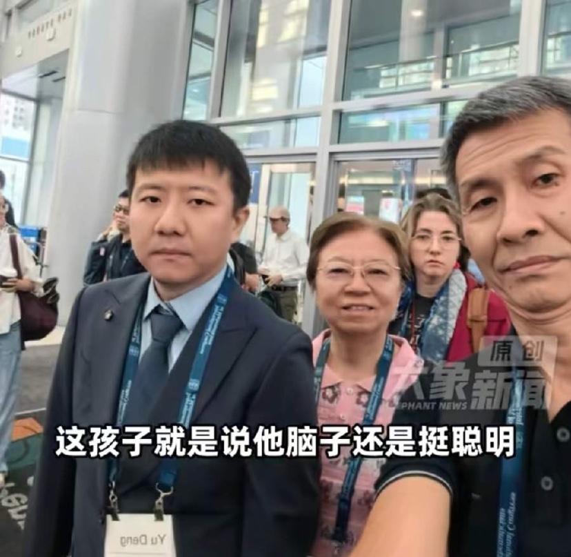 估计全网最烦恼的女人就是邓煜的妈妈王文玲了。不是因为儿子拿了菲尔兹奖压力太大，而