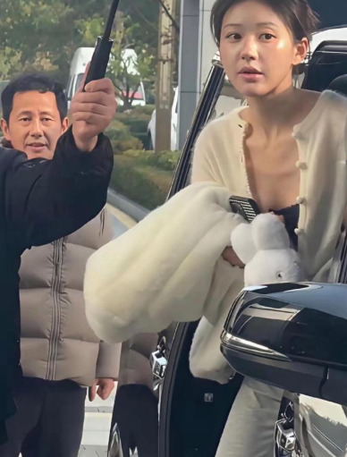 和老爸简直一个样，真不明白说整容的咋寻思的​​​