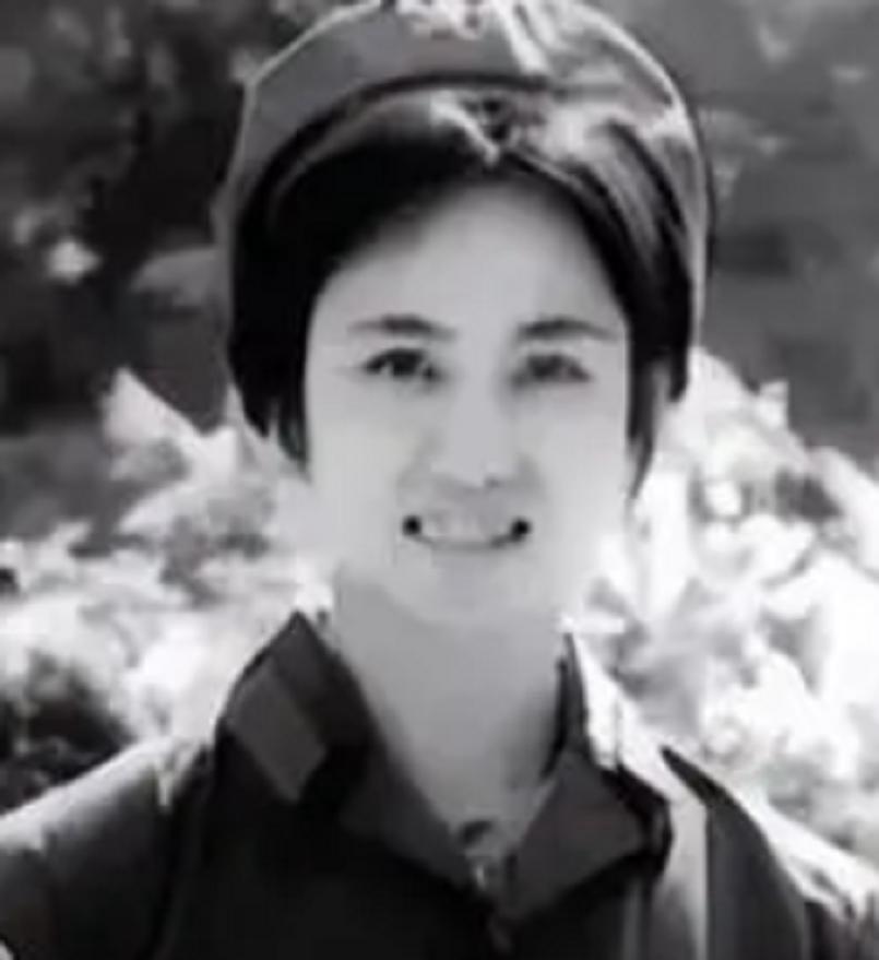 1972年，许世友像往常一样搭乘军用运输机执行公务，登机落座后，他习惯性扫视机舱