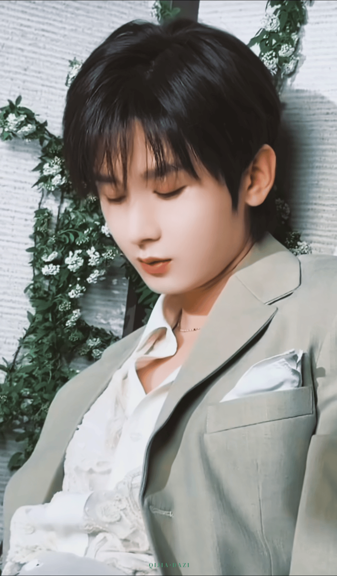 成毅春日少年妆一眼万年，温柔如骨春日限定·成毅